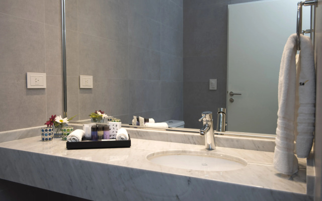 Arc Arenales Studios & Suites