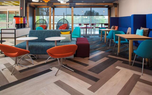 Tru by Hilton Farmville