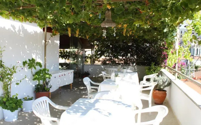 Rose Pension