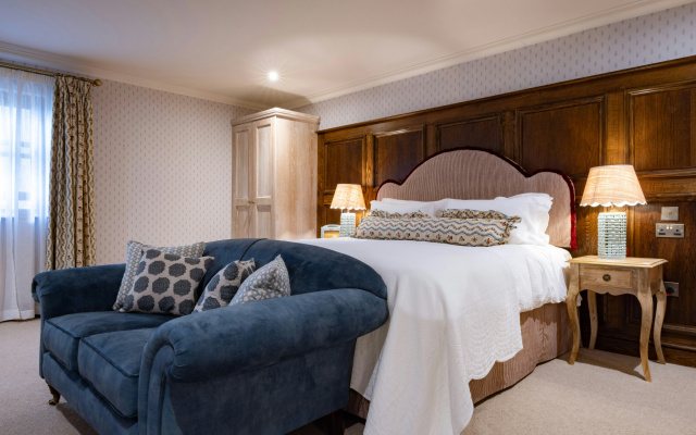 The White Hart - A Heartwood Inn