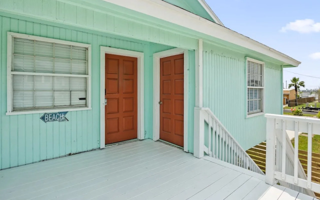 Tranquil Turquoise: Pet Friendly