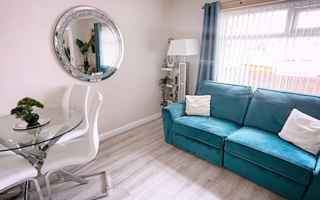 Entire 3-bedroom Home in Oldham - Guest House