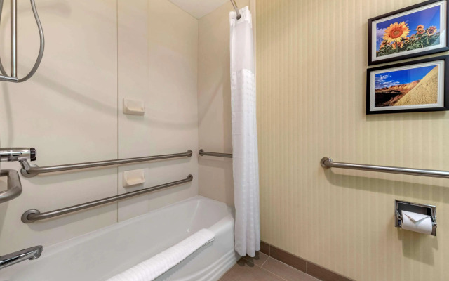 Comfort Inn & Suites Warsaw near US-30