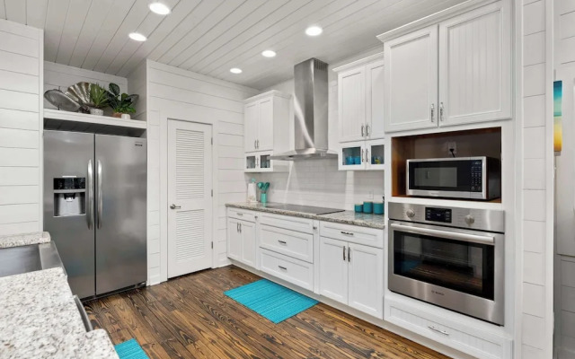 Dauphin Beach House 3 Bedroom & Pool