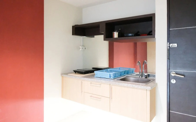 Comfy And Tidy Studio At The Square Apartment