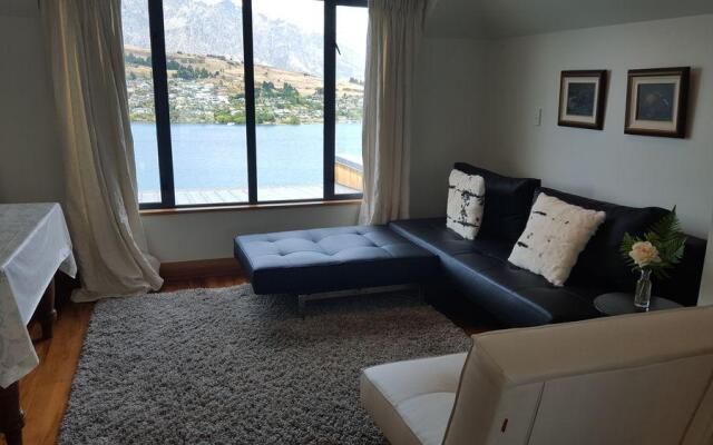 Amour Queenstown Bed and Breakfast