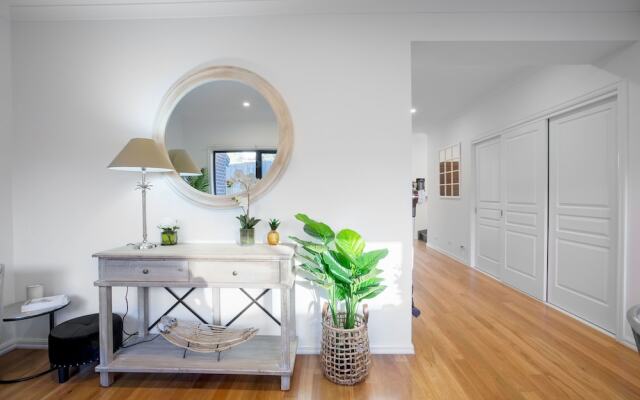 AUJOY 4 Bed Townhouse Burwood 2