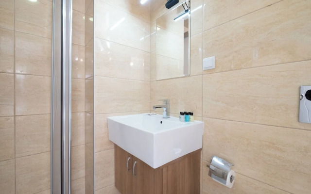 Lavin Hotel & Suites