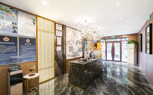 Chonpines Hotel (Beijing Wangfujing Nanluoguxiang Store)