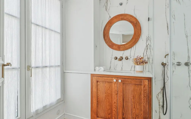 Chic 1BR Near Louvre & Musee d Orsay