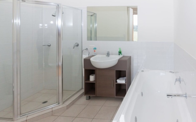 South Shores Yellowfin Villa 94 - South Shores Normanville – Bathroom – Normanville