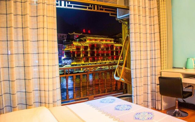 Fenghuang Joy Riverview Hotel