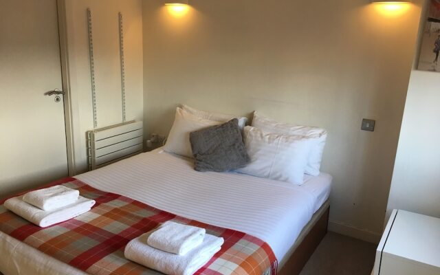 Modern 2 Bedroom Apartment City Centre
