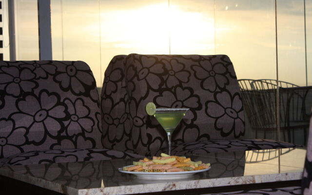 Hotel Crown Victoria