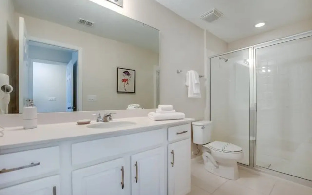 Orlando Newest Resort Community Town Home 5 Bedroom Townhouse by Redawning