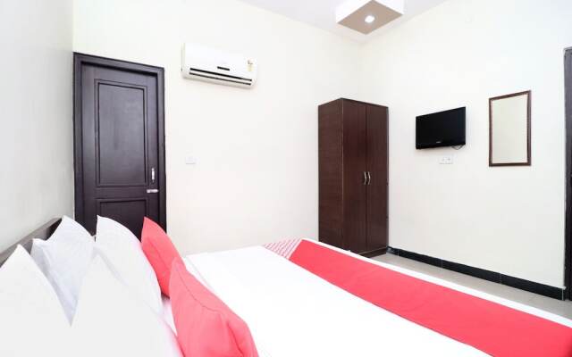 OYO 14860 Hotel Silver Star