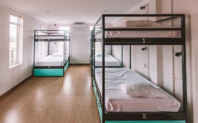 Mad Monkey Hostel Kampot