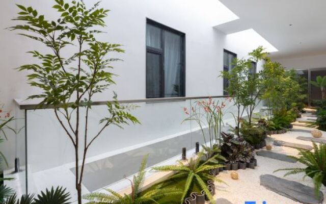 Pujing Waiting Hotel (Dongli Plaza Zhangguizhuang Subway Station)