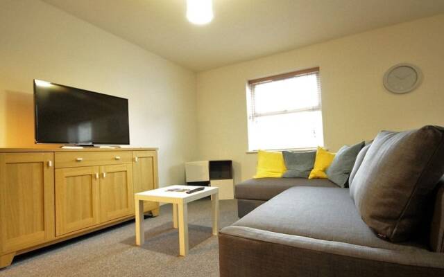 Kings Court Apartment