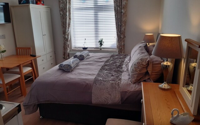 Oakdene.....perfect for Couple or Singles
