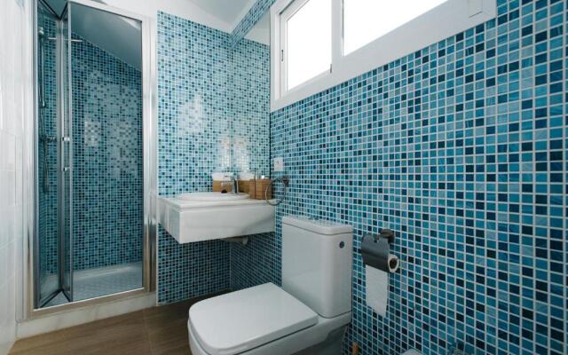 Hostly Acetres 2A-Penthouse in City Center-Fibre-Parking Opt