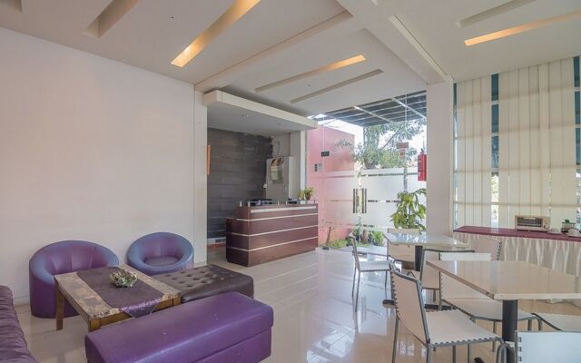 RedDoorz Plus near Undip Pleburan