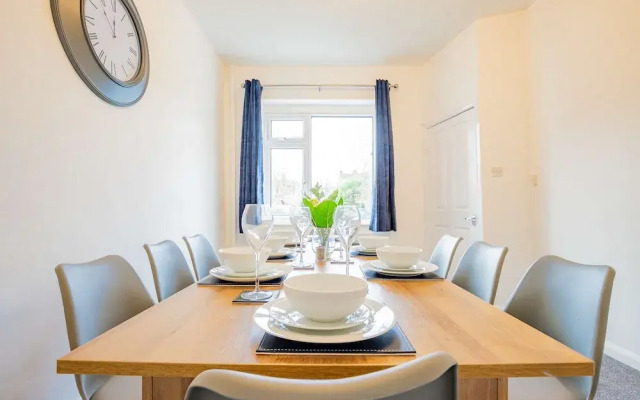Host Stay Chestnut Residence