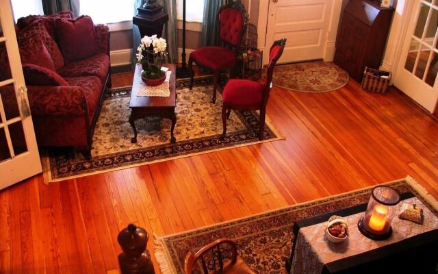 Larelle House Bed & Breakfast