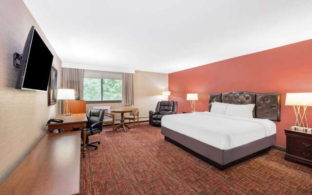 Ramada by Wyndham Grand Forks