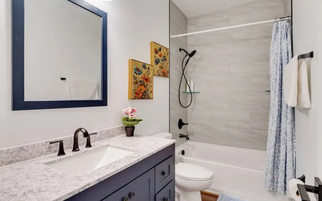 Central Indy Retreat In Walkable Location!