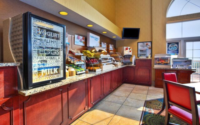 Holiday Inn Express & Suites Petoskey by IHG