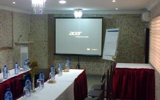 Conference Hotel and Suites Sagamu