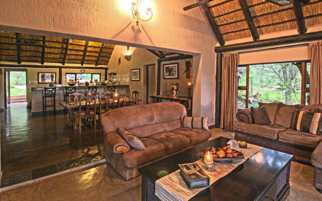 Raptor Retreat Game Lodge
