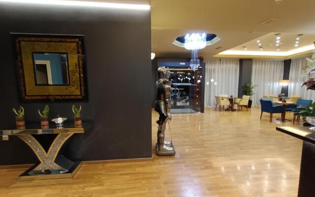 Hotel Queens Leriotis