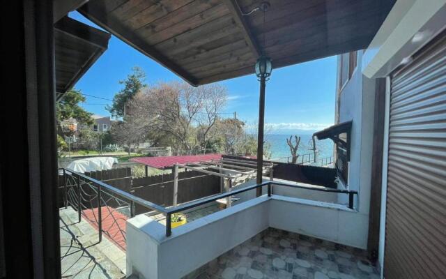 Maisonette 25m from the sea