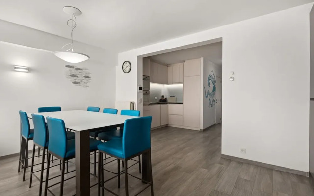 Apartment With Views and Terrace