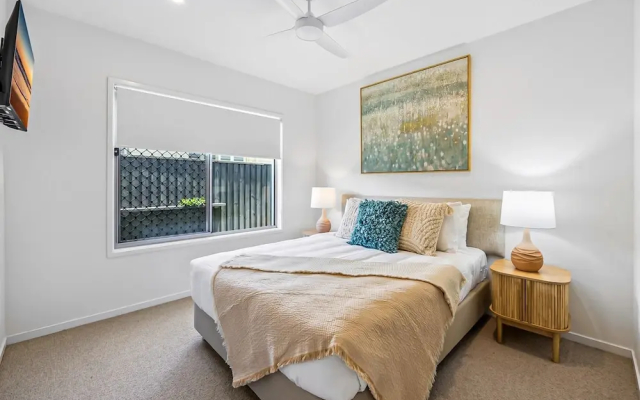 Premium 4-bed Coastal Escape With BBQ and Pool