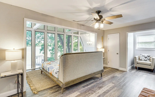 Waterfront Yard, Dock + Game Room: Linn Creek Home