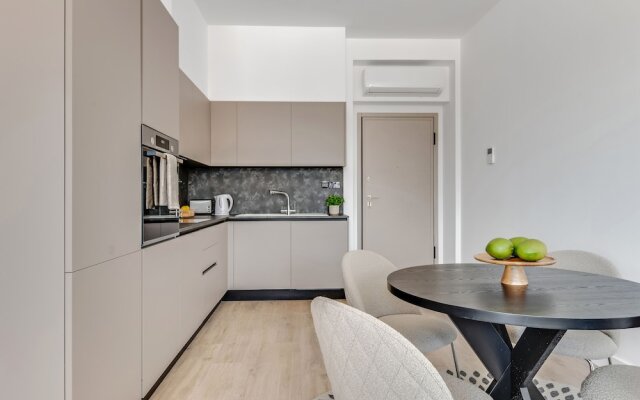 Sanders Crystal 2 - Humble 1-bdr Apt With Shared Rooftop