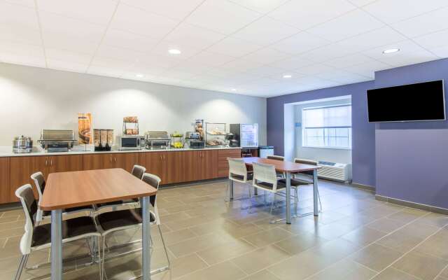 Microtel Inn & Suites By Wyndham Cadiz