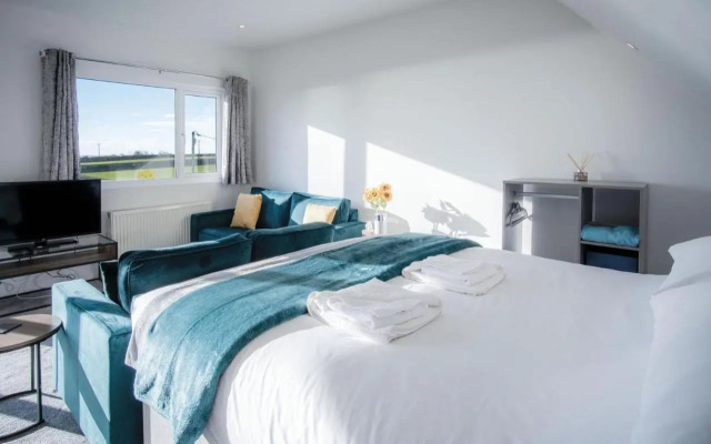 The Penthouse 1 Bedroom Apartment Ocean Breeze