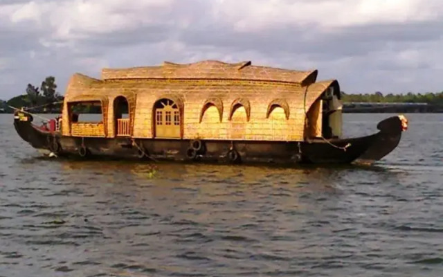 Kananavasan Houseboat