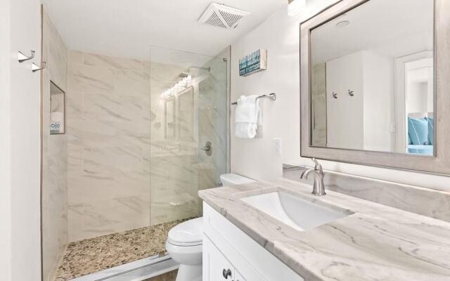 Emerald Towers 305