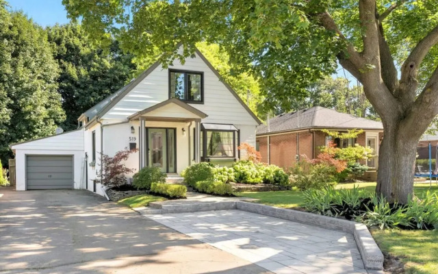 Spacious 2bdrm Home in Burlington