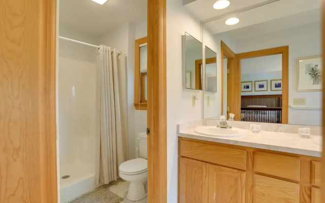 < 1 Mi to Camelback Resort: Home w/ Pool Table!