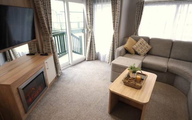 8 Guests - 3 Bedrooms - Pet Friendly - Lakeview