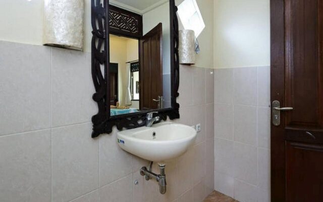 Loka Sari Guest House and Spa