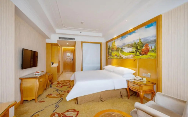 Venus Hotel Gongming Rainbow