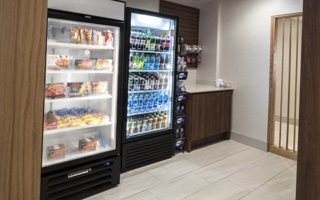 Holiday Inn Express & Suites Commerce by IHG