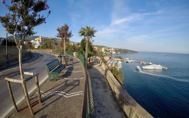 Flower Suites Sorrento